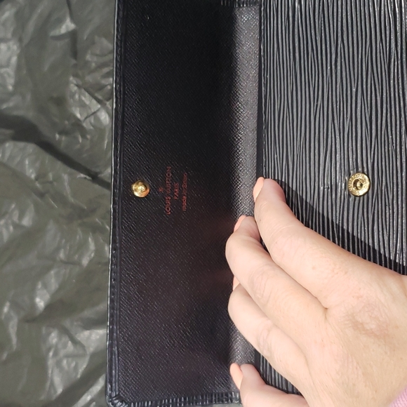 FINAL SALE Louis Vuitton epi wallet - Picture 7 of 11